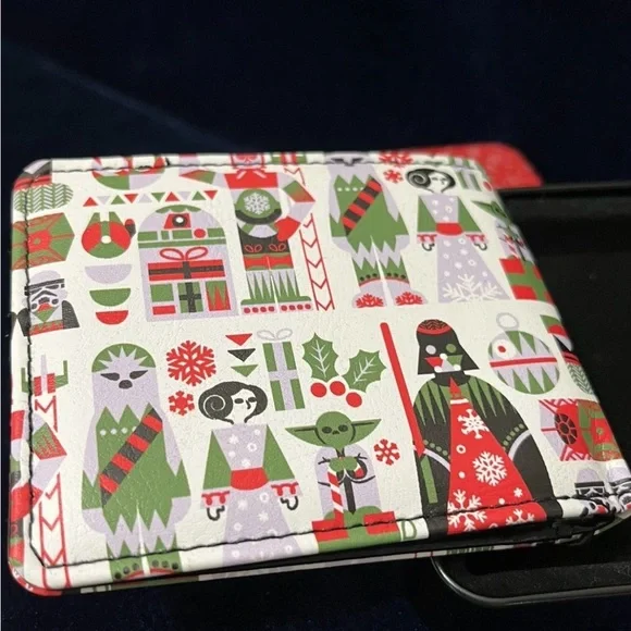 NIB Buckle Down Men's Wallet Star Wars Theme - Chewbacca Yoda C-3PO R2D2 Vader - Picture 2 of 8